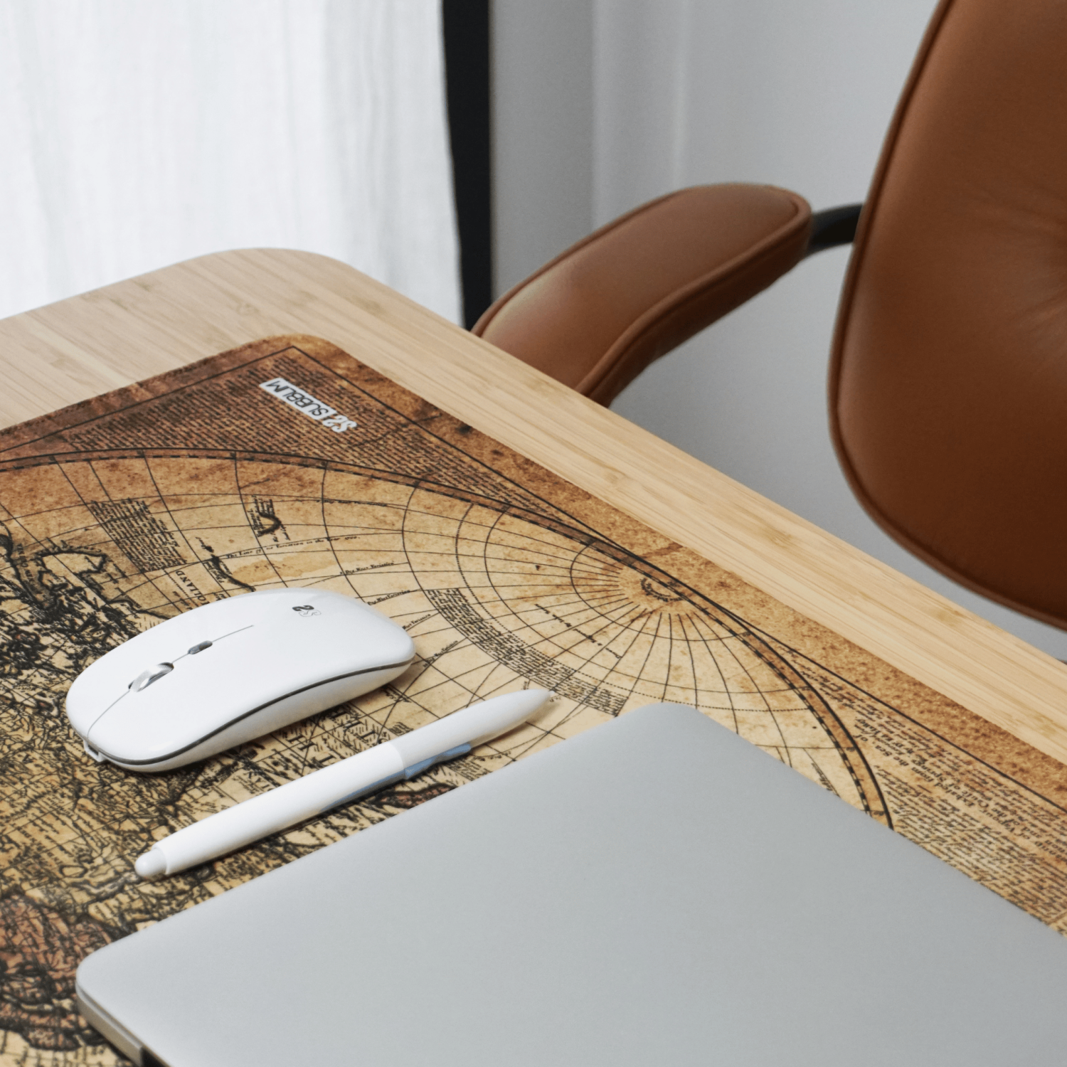 alfombrilla grande de ratón con diseño de mapa antiguo, para darle un toque vintage a tu escritorio. elegancia, buen desempeño y eficiencia.